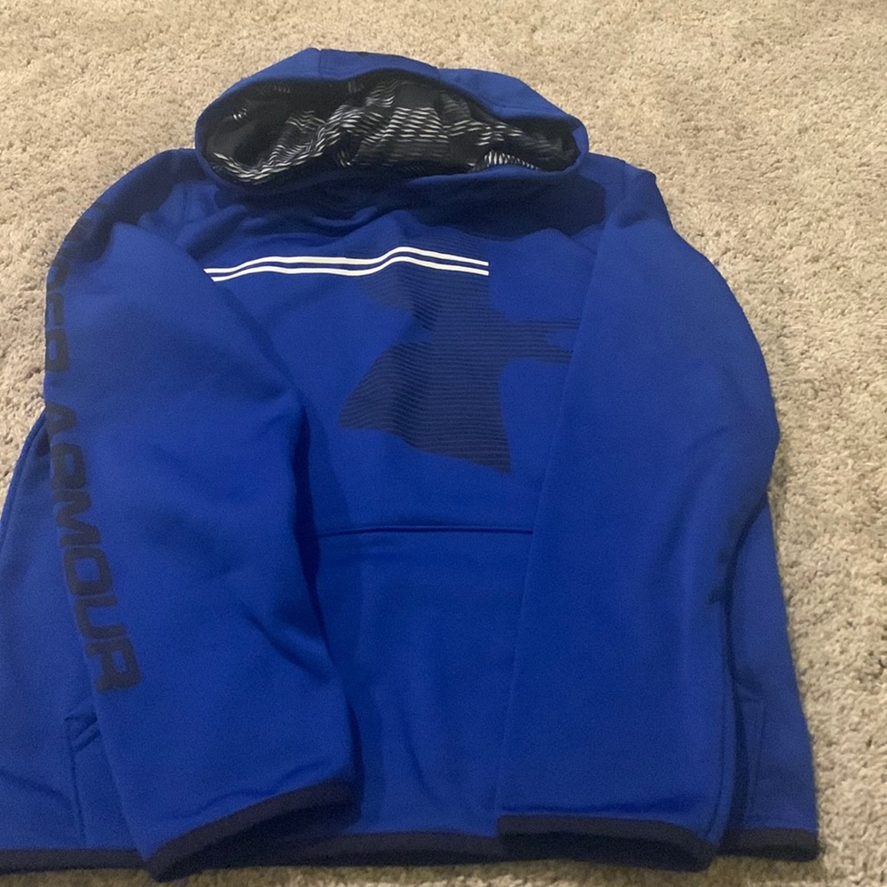 Excellent condition boys large under Armour hooded sweatshirt.